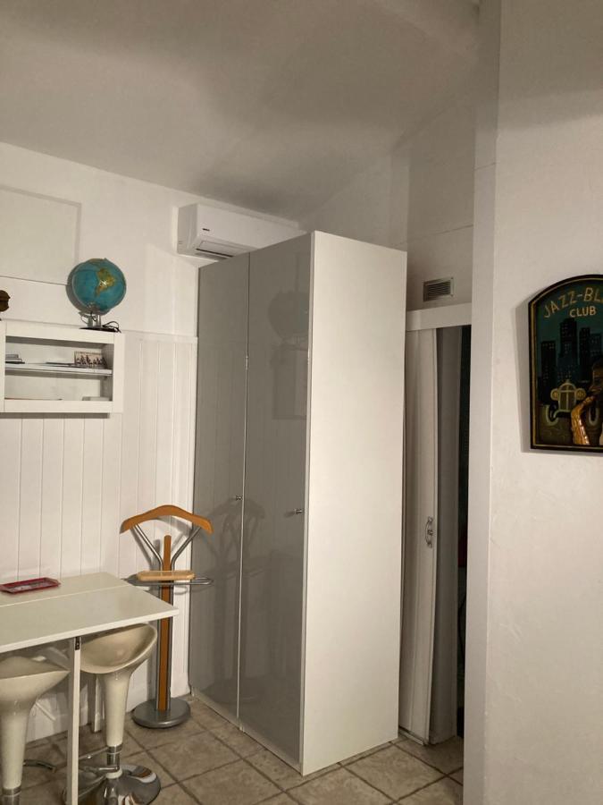 La Coccinelle Panzió Nîmes Kültér fotó